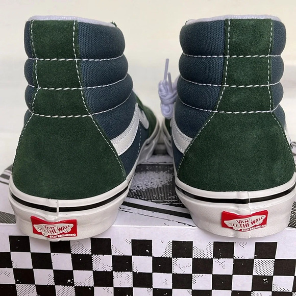 Vans WMNS Skate Sk8-Hi
Mountain View
VN0A5FCCBD6
Sneakers - Picture 13 of 16